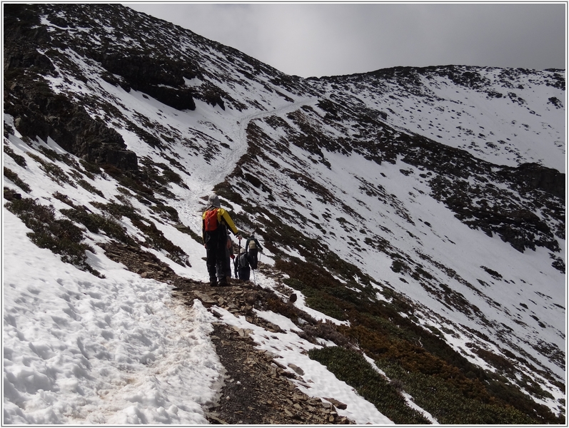 2012-03-06 10-55-09踏雪登雪山途中.JPG